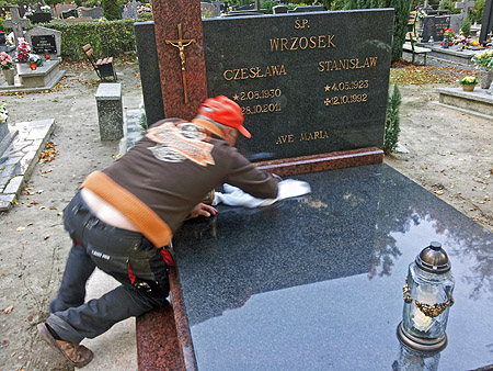 Dbanie o grób bliskich